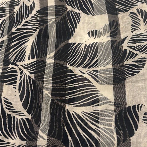Talbots Black & White Leaf Pattern Oversized Scarf 70X52” fray hem Cotton Blend - Picture 9 of 12
